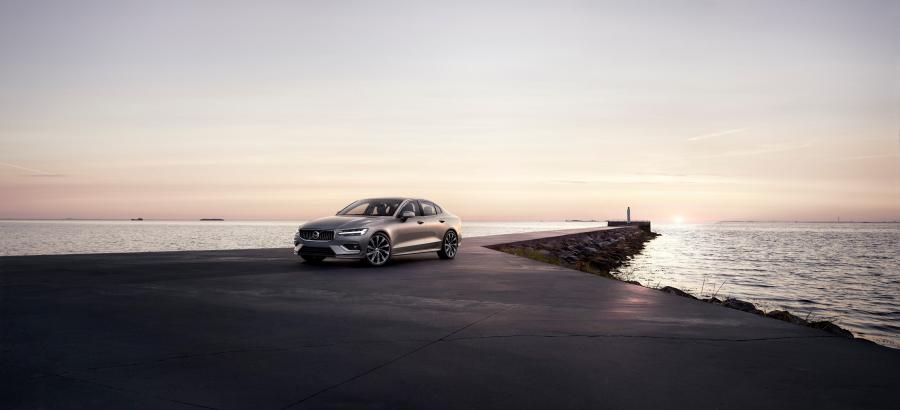  Volvo S60 T6 Momentum 2018 года  (WW) (фото 3 из 8)